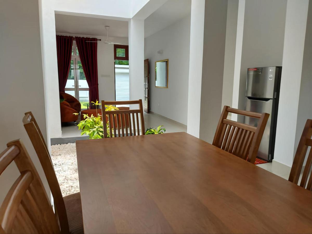 Oesis - Stylish Villa Steps From Historic Galle Fort Exterior photo