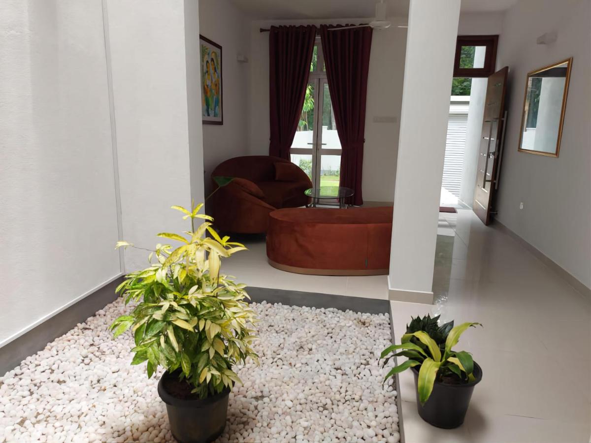 Oesis - Stylish Villa Steps From Historic Galle Fort Exterior photo
