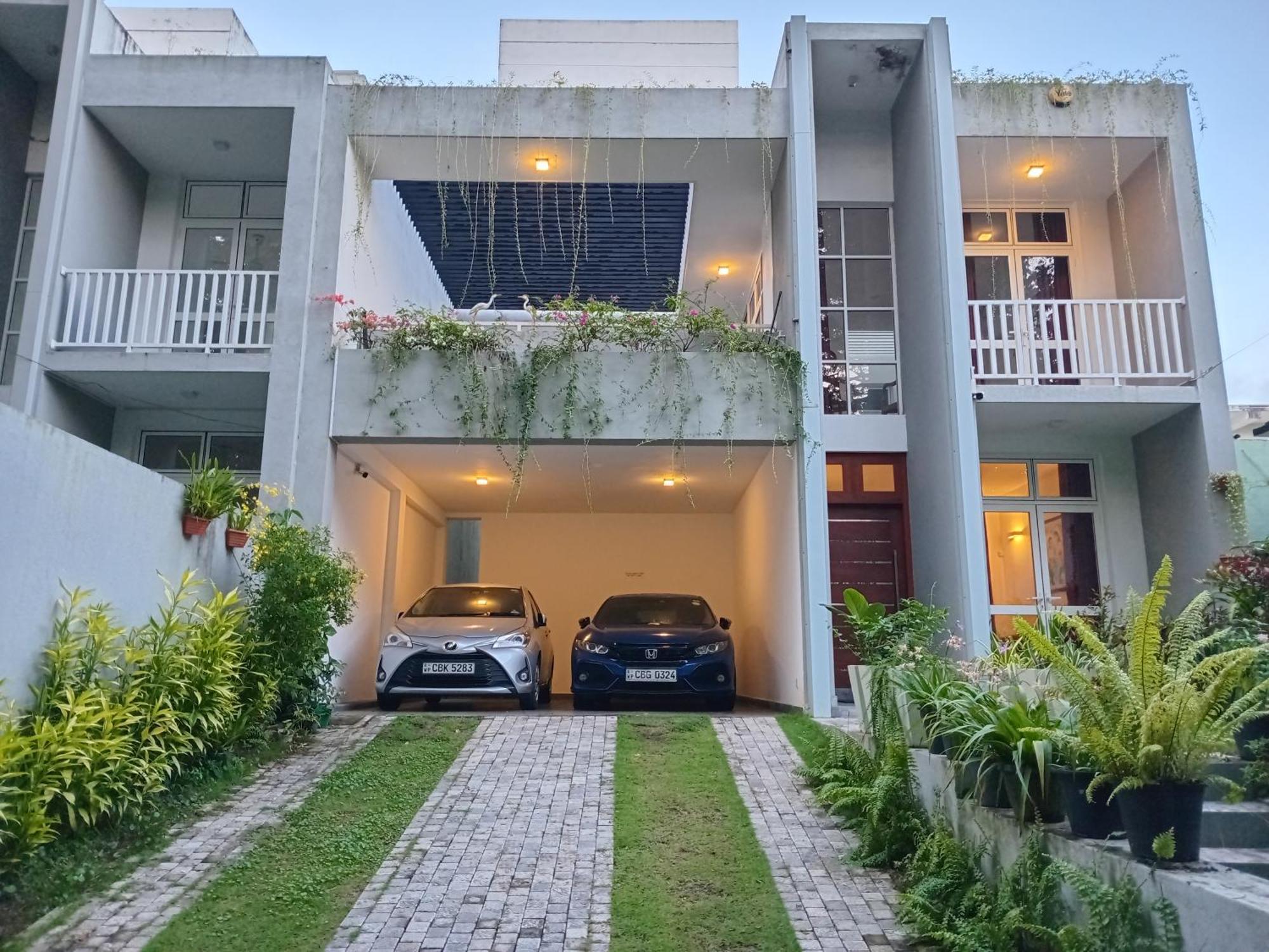 Oesis - Stylish Villa Steps From Historic Galle Fort Exterior photo
