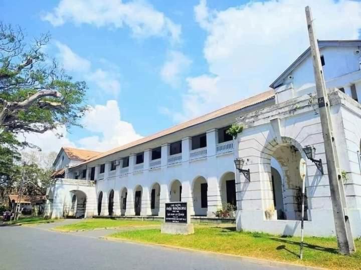 Oesis - Stylish Villa Steps From Historic Galle Fort Exterior photo