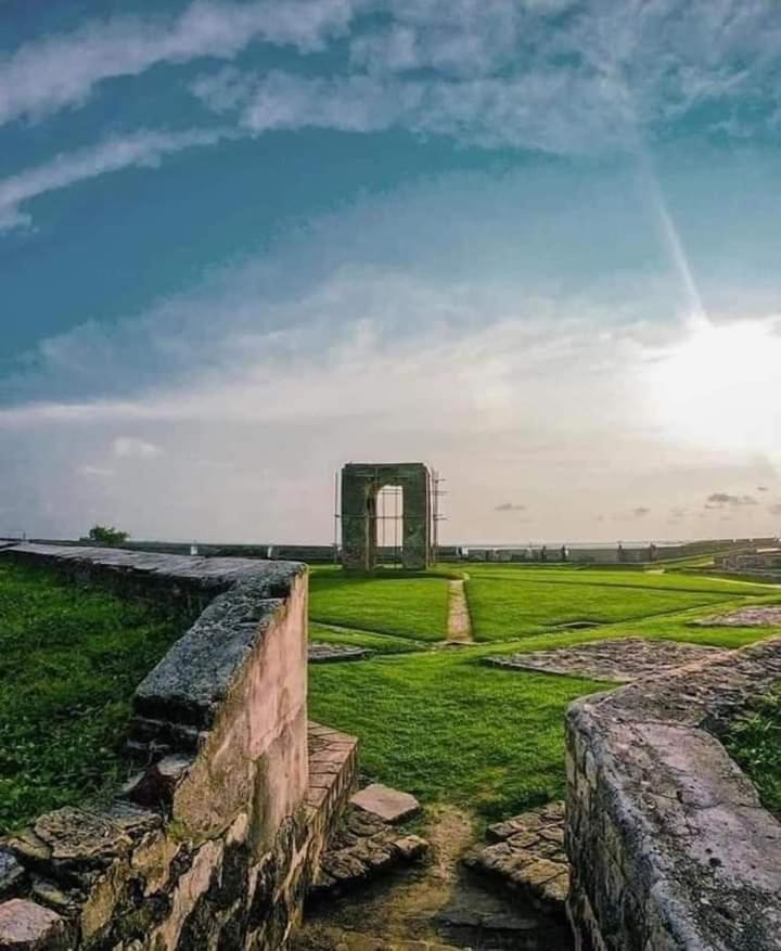 Oesis - Stylish Villa Steps From Historic Galle Fort Exterior photo